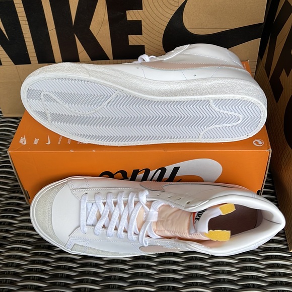 Nike W Blazer Mid ` 77 White / Pink Oxford - Black MEN`S - Picture 4 of 16